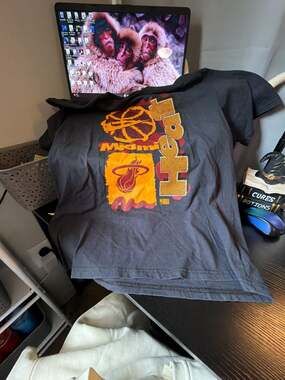 Nike Miami Heat Graphic T-Shirt Size XL-18/20 Style 9Z2B7NBLH-HEA